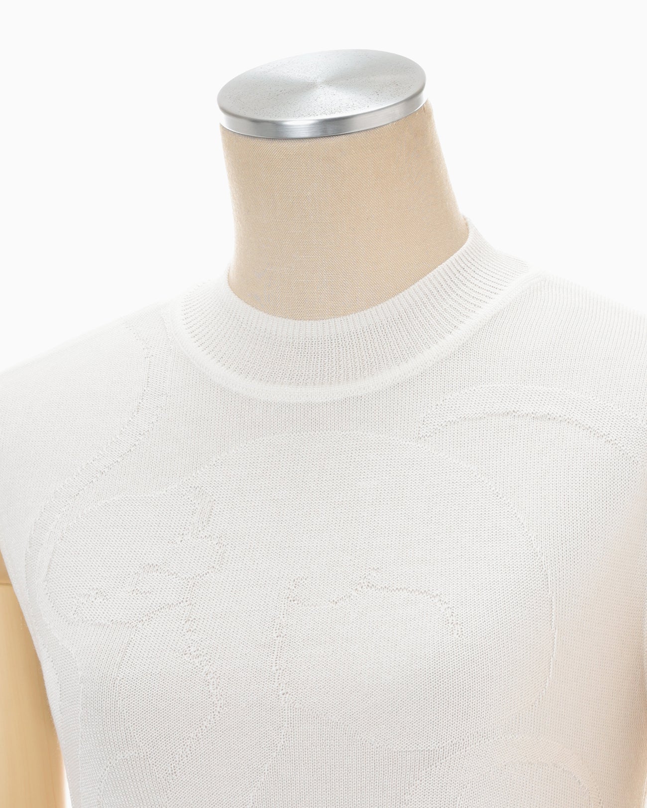 Woman Figure Sleeveless Knitted Top - white